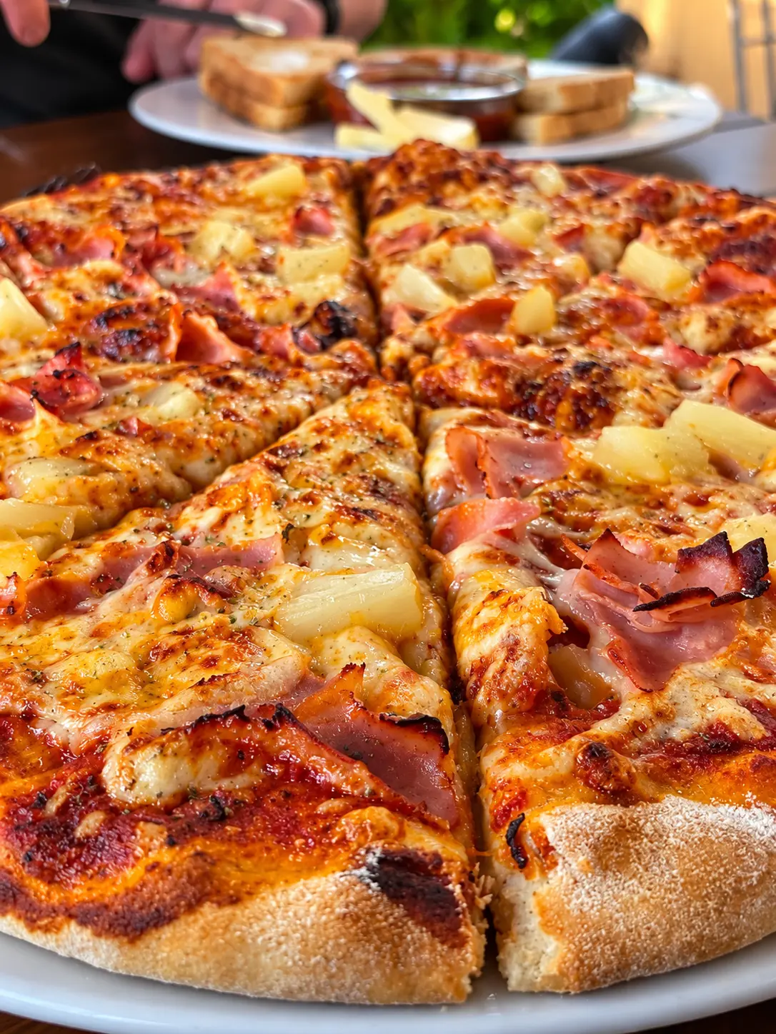 Frisch gebackene Pizza bei Da Peppino